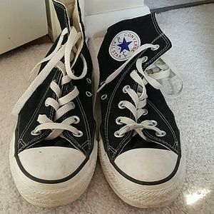 Black converse sneakers